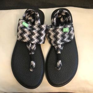 Sanuk Yoga Sling 2 Sandals Black and Gray Chevron Size 8